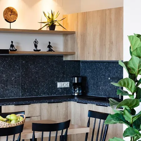 Apartment Isla Luxury - Private Rooftop With Hot Tub - 100m From