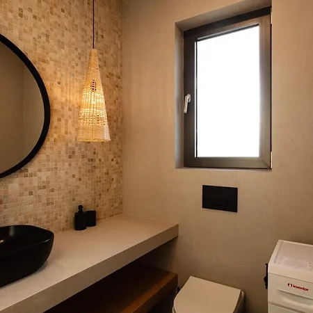 Isla Luxury - Private Rooftop With Hot Tub - 100m From Adelianos Kampos